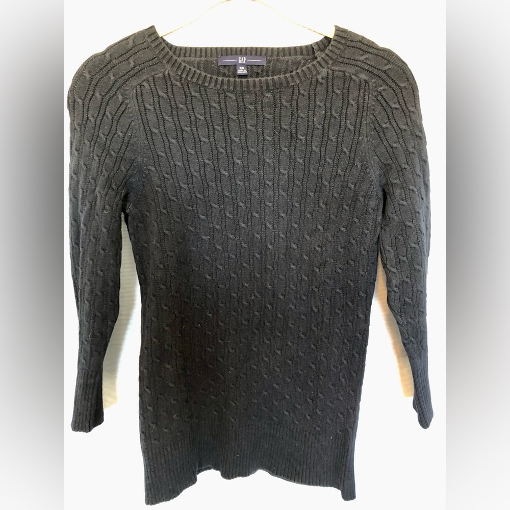 GAP navy blue 3/4 sleeve cable sweater.